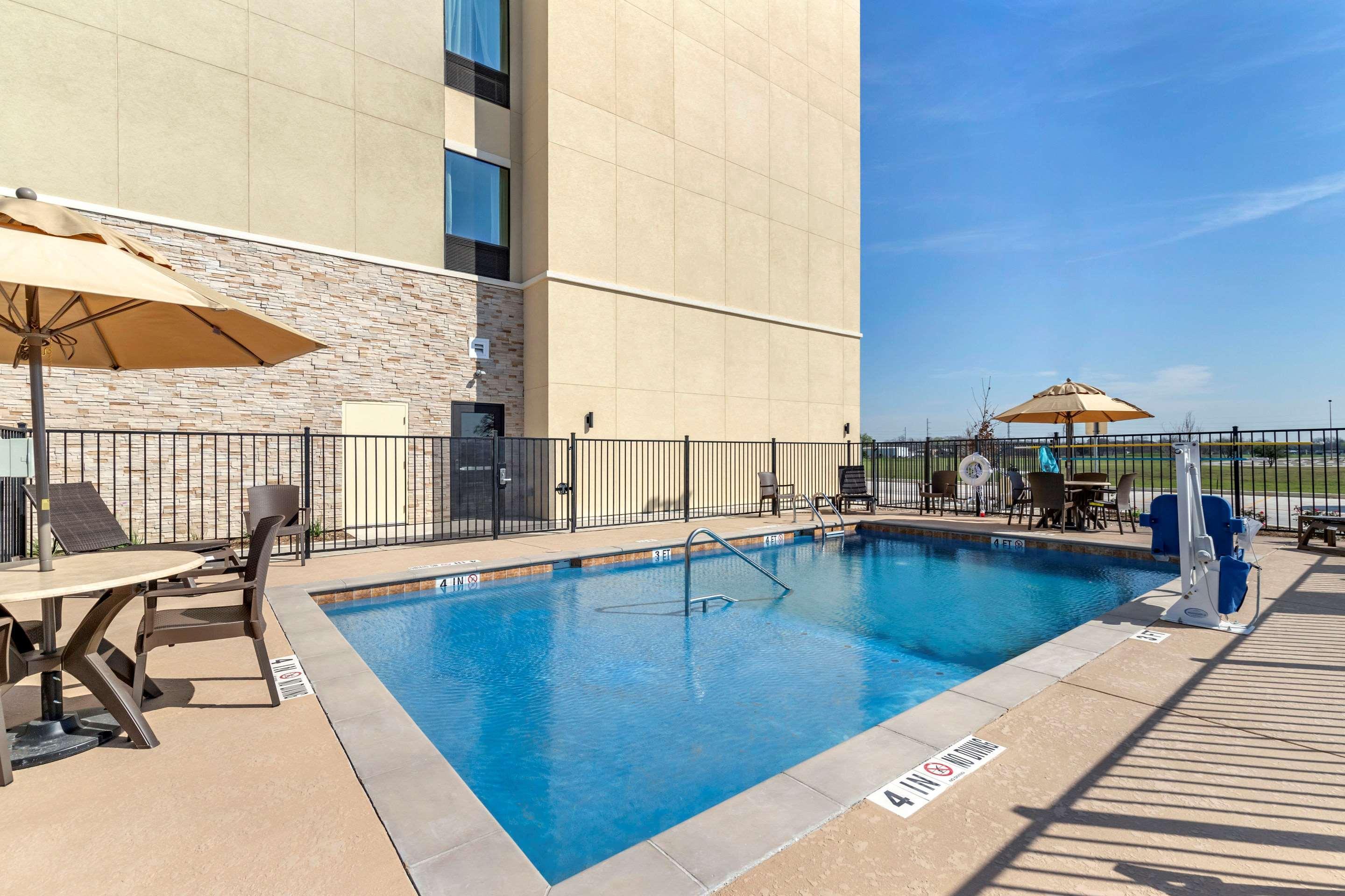 Comfort Suites San Antonio Ft Sam Houston-Sammc Area Exterior photo